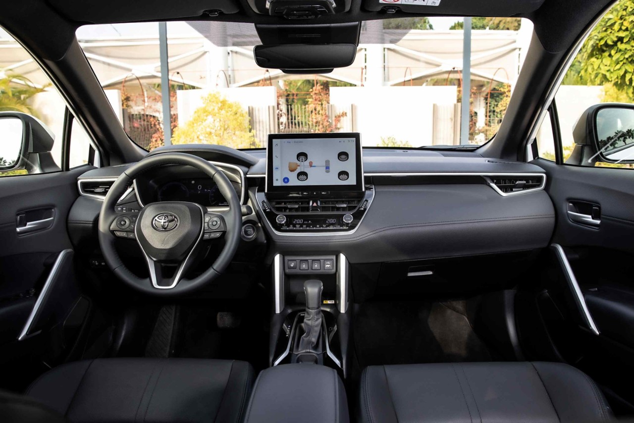 Corolla Cross Hybrid iç görünüm