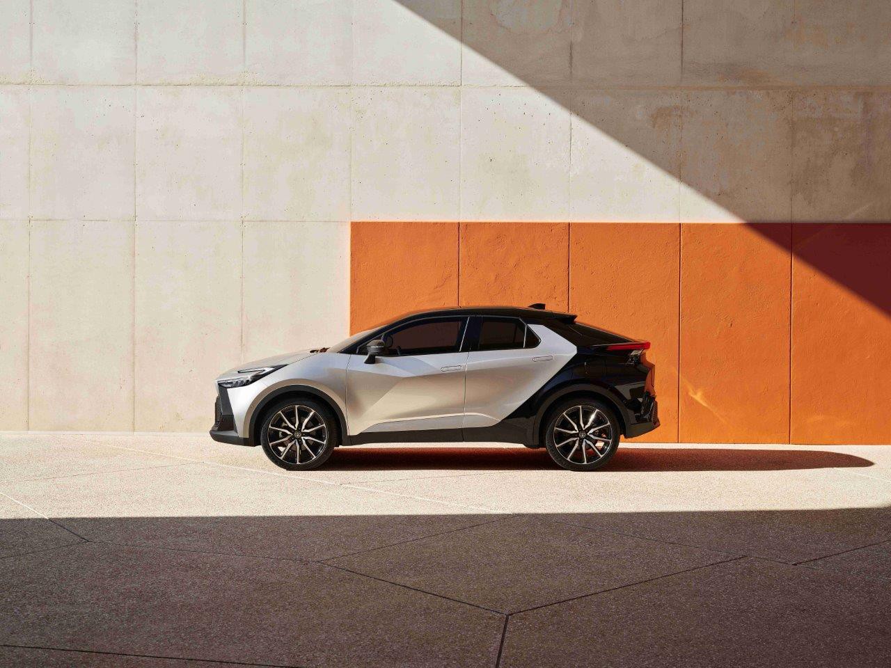 Yeni Toyota C-HR ve Toyota Türkiye CEO'su Ali Haydar Bozkurt