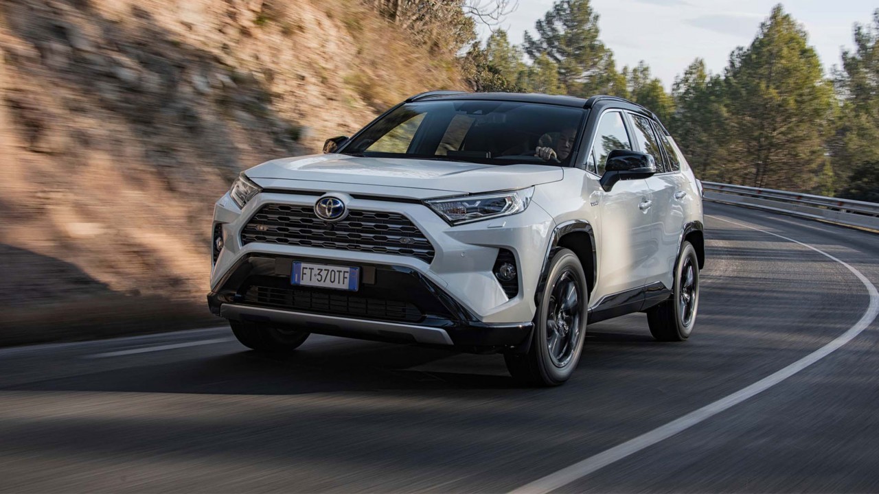 TOYOTA'DAN GERÇEK SUV, GERÇEK HİBRİT