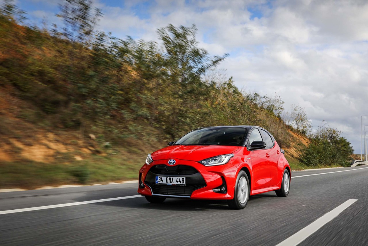 TOYOTA'DAN GERÇEK SUV, GERÇEK HİBRİT